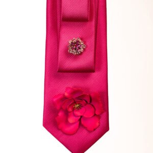 cravate fuchsia fleur