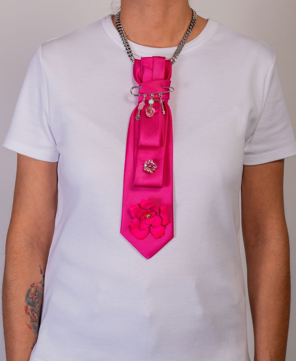 cravate fuchsia fleur